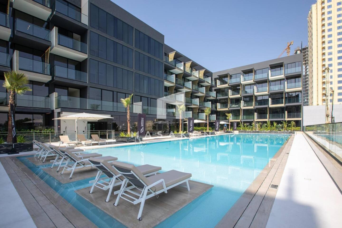 1 Bedroom In Jvc With Pool View Apartment