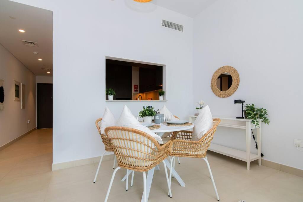 Elite Escape - 2 Bhk Getaway With Mall Access - 1503 Apartment *