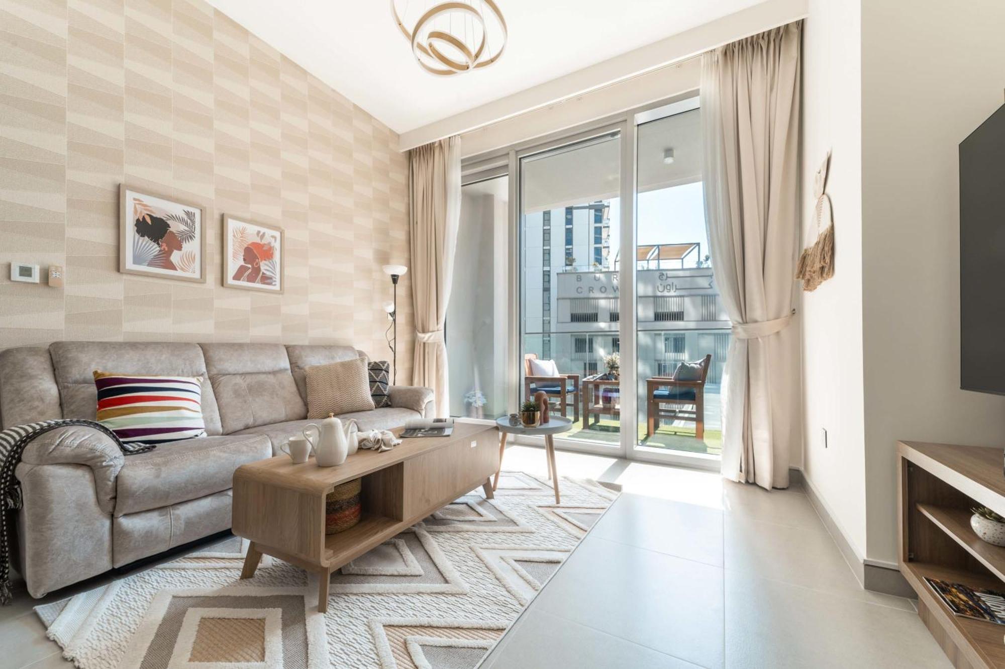 Frank Porter - Tower 2 Apartment *