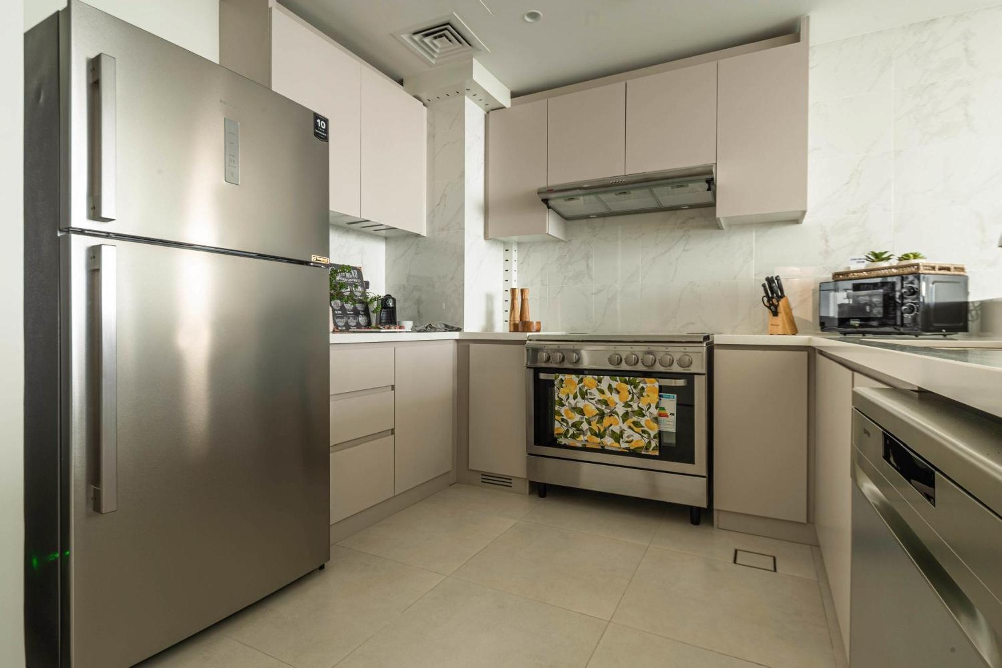 Frank Porter - 1 Residences 2 Dubai