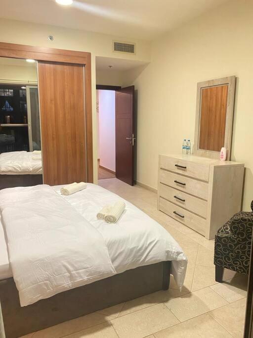Elite Luxury - Spacious Entire In Princess Tower Marina Apartment
