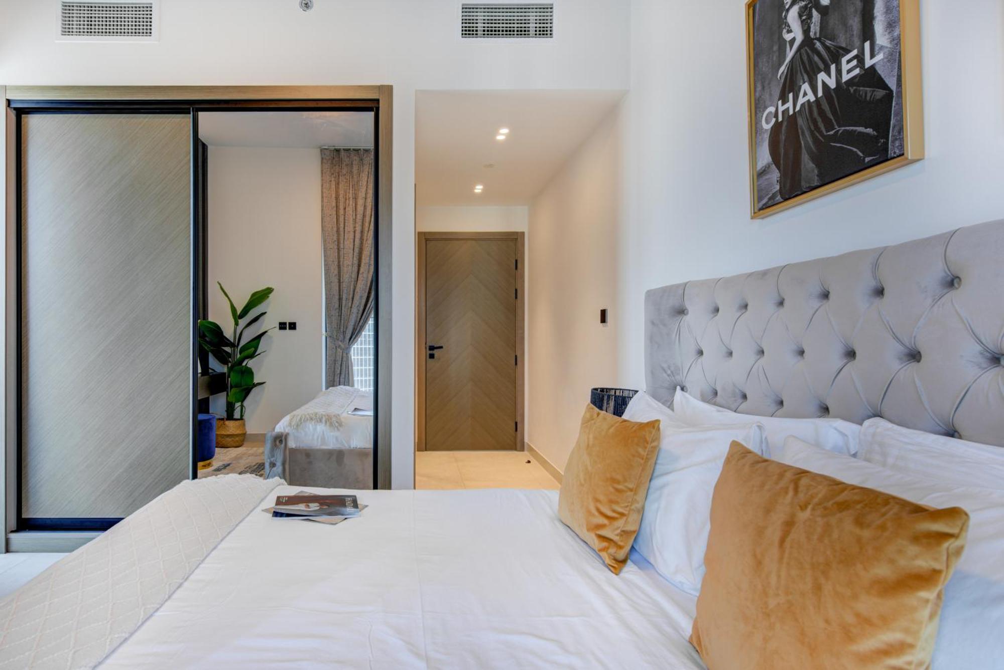 Trophy Serene 2bdr Business Bay W Plunge Pool In Balcony Apartment *