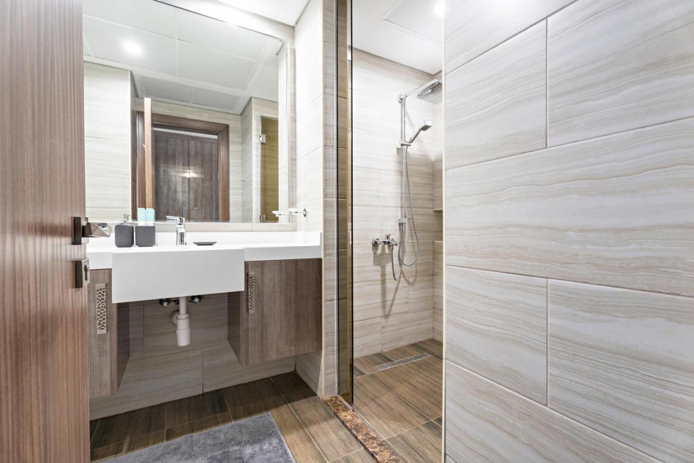 Stonetree - Stylish 1 Bedroom In Amazing Jlt Community Apartment