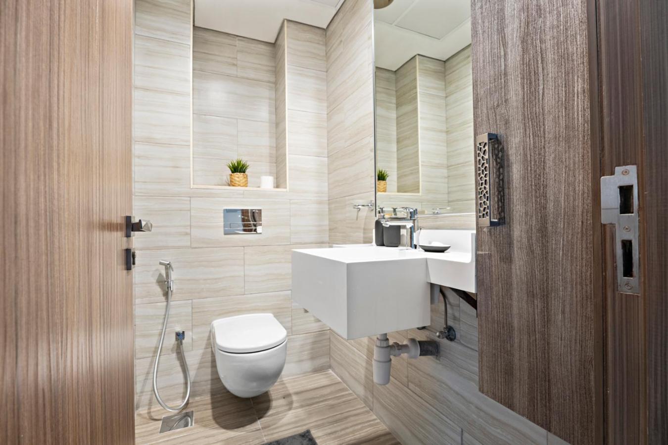 Stonetree - Stylish 1 Bedroom In Amazing Jlt Community Apartment *