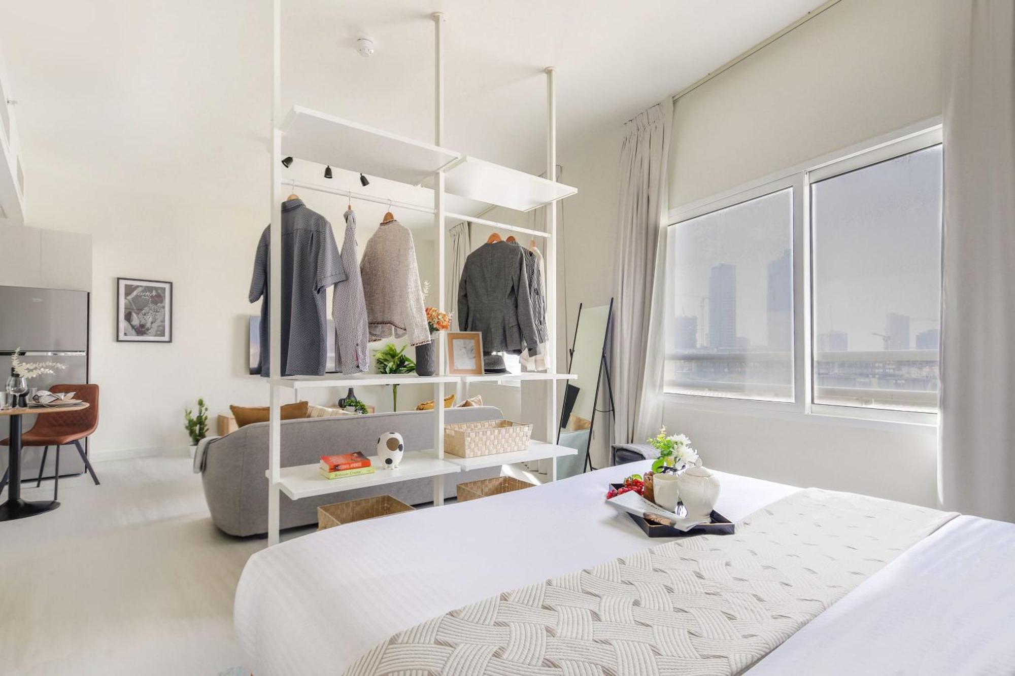 Frank Porter - Pulse Smart Apartment Dubai