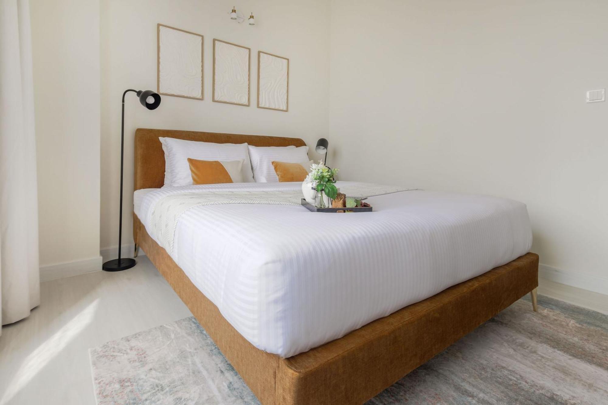 Frank Porter - Pulse Smart Apartment *