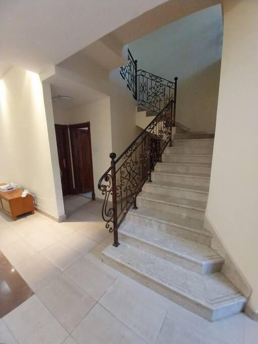 Beautiful Luxury In Near Airport Villa Dubai