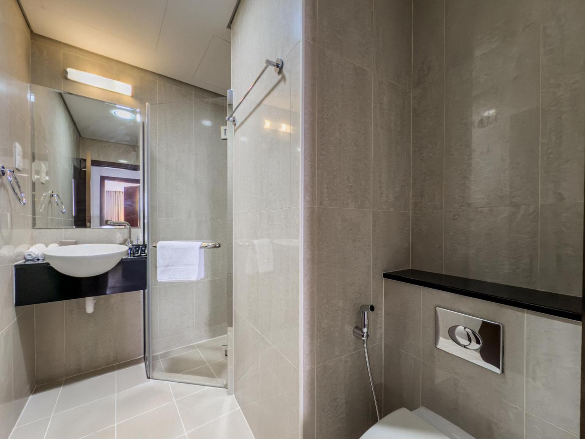 Sky-high 2-bdr Gem Sports Apartment