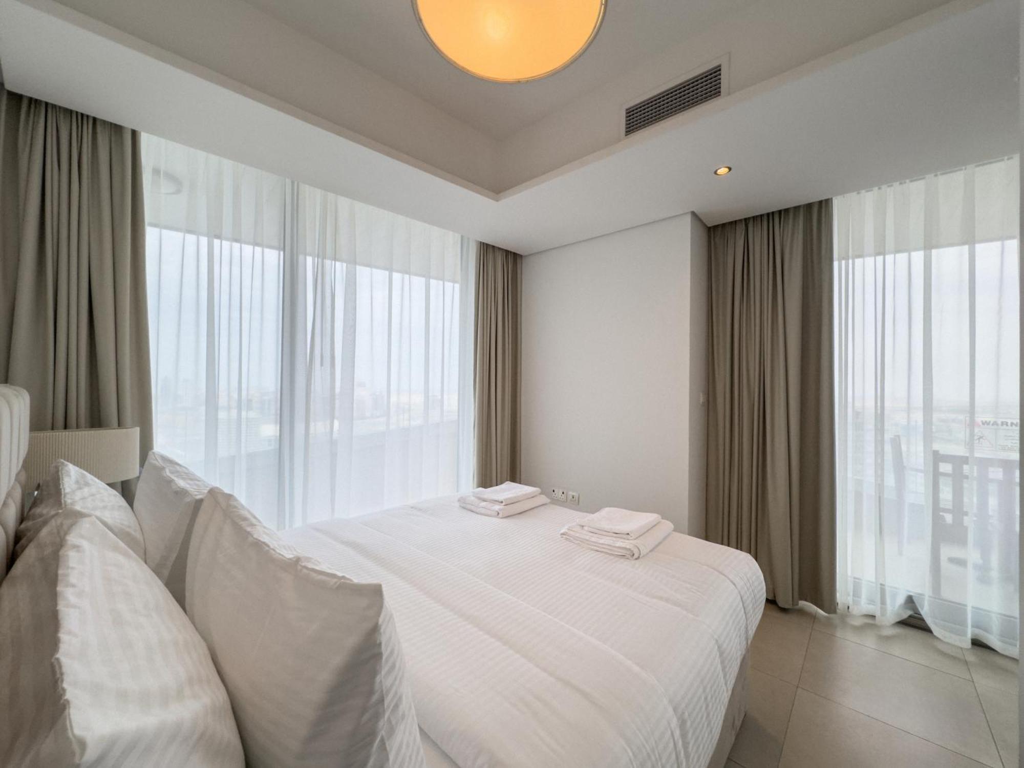 Sky-high 2-bdr Gem Sports Apartment *