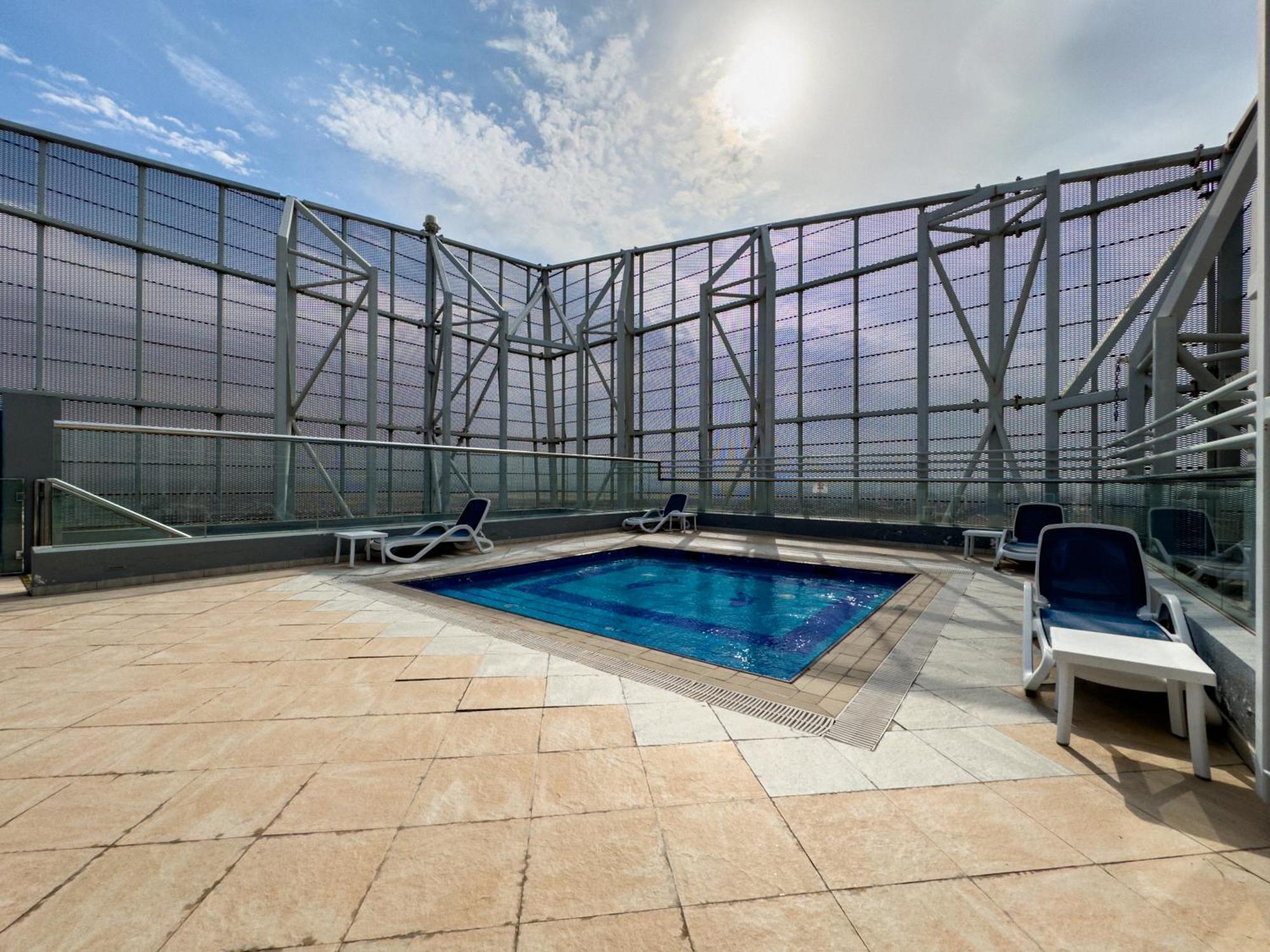 Sky-high 2-bdr Gem Sports Apartment