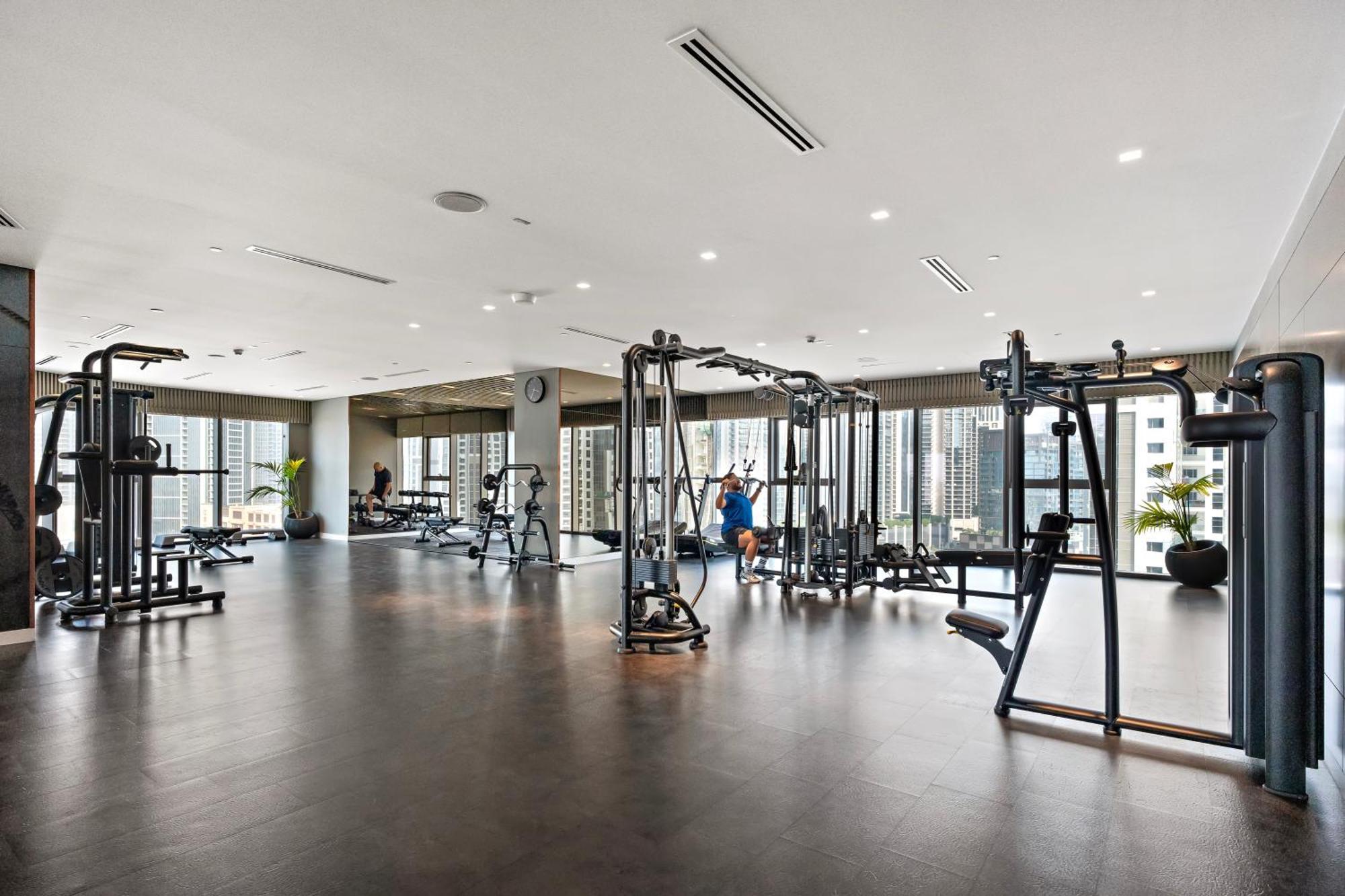 Super High Infinity Pool And Amazing Burj Khalifa View 3 Bedroom In Paramount Midtown