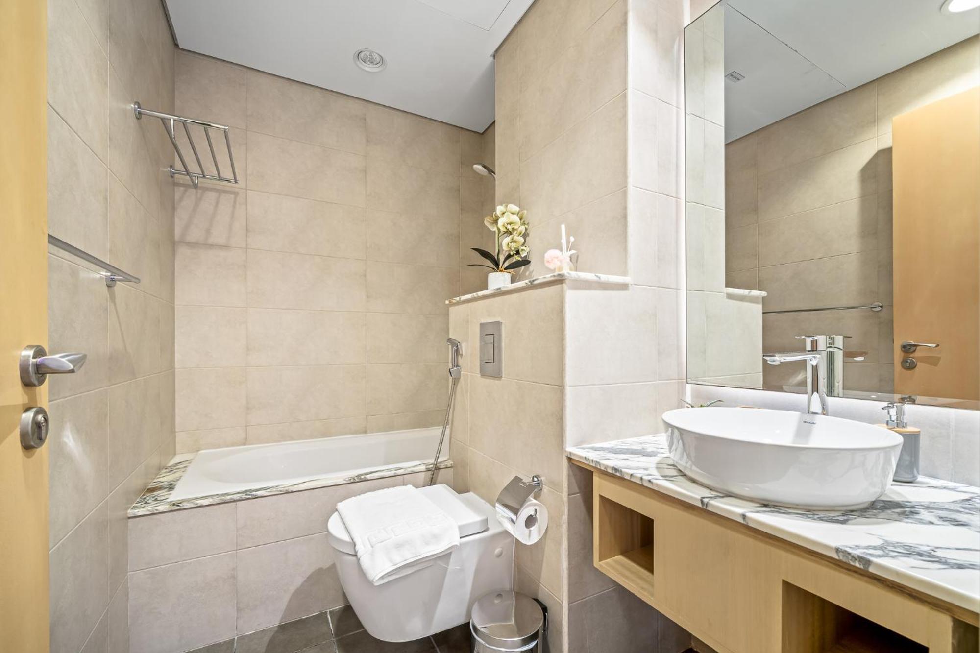 Super High Infinity Pool And Amazing Burj Khalifa View 3 Bedroom In Paramount Midtown *