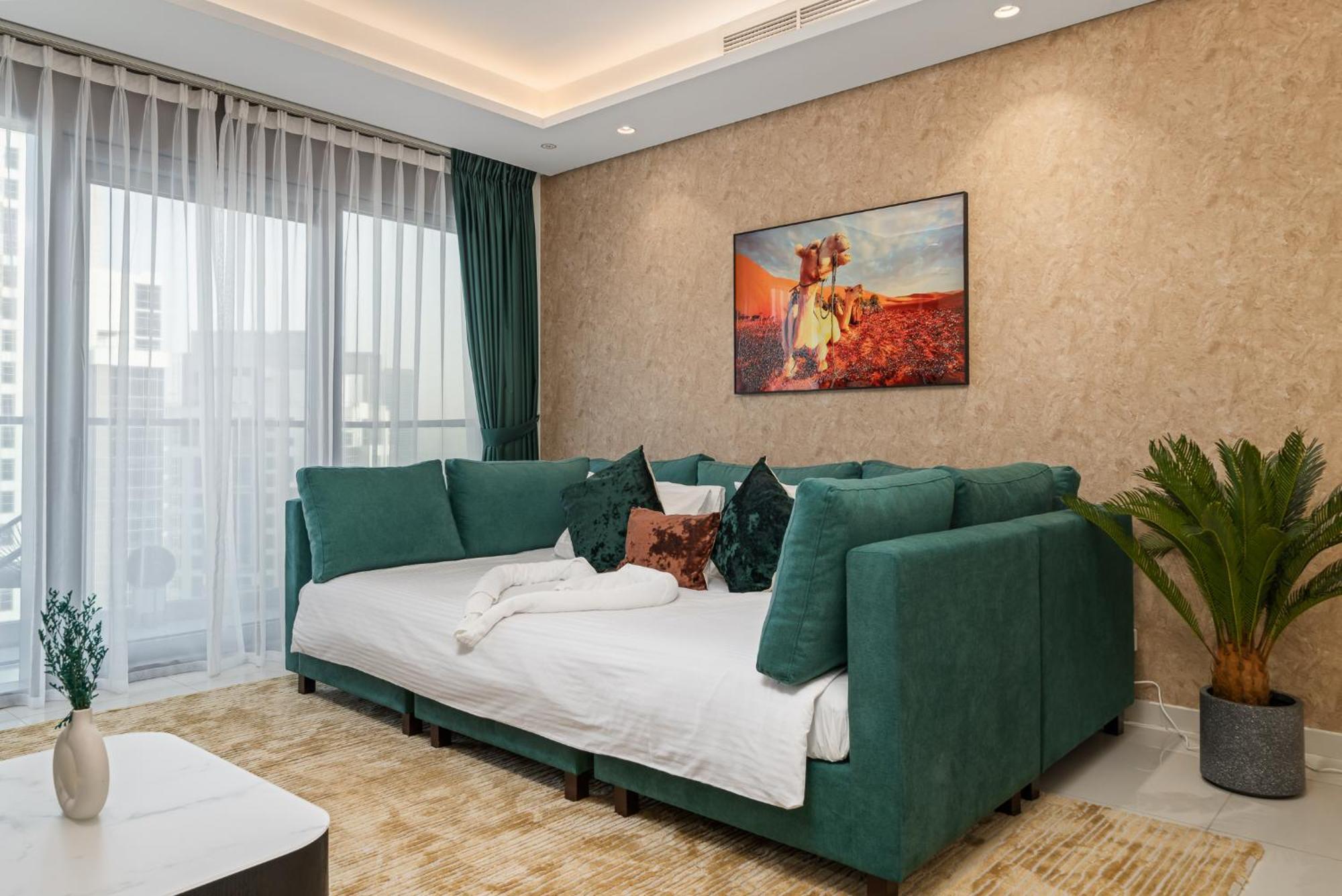 Super High Infinity Pool And Amazing Burj Khalifa View 3 Bedroom In Paramount Midtown Apartment *