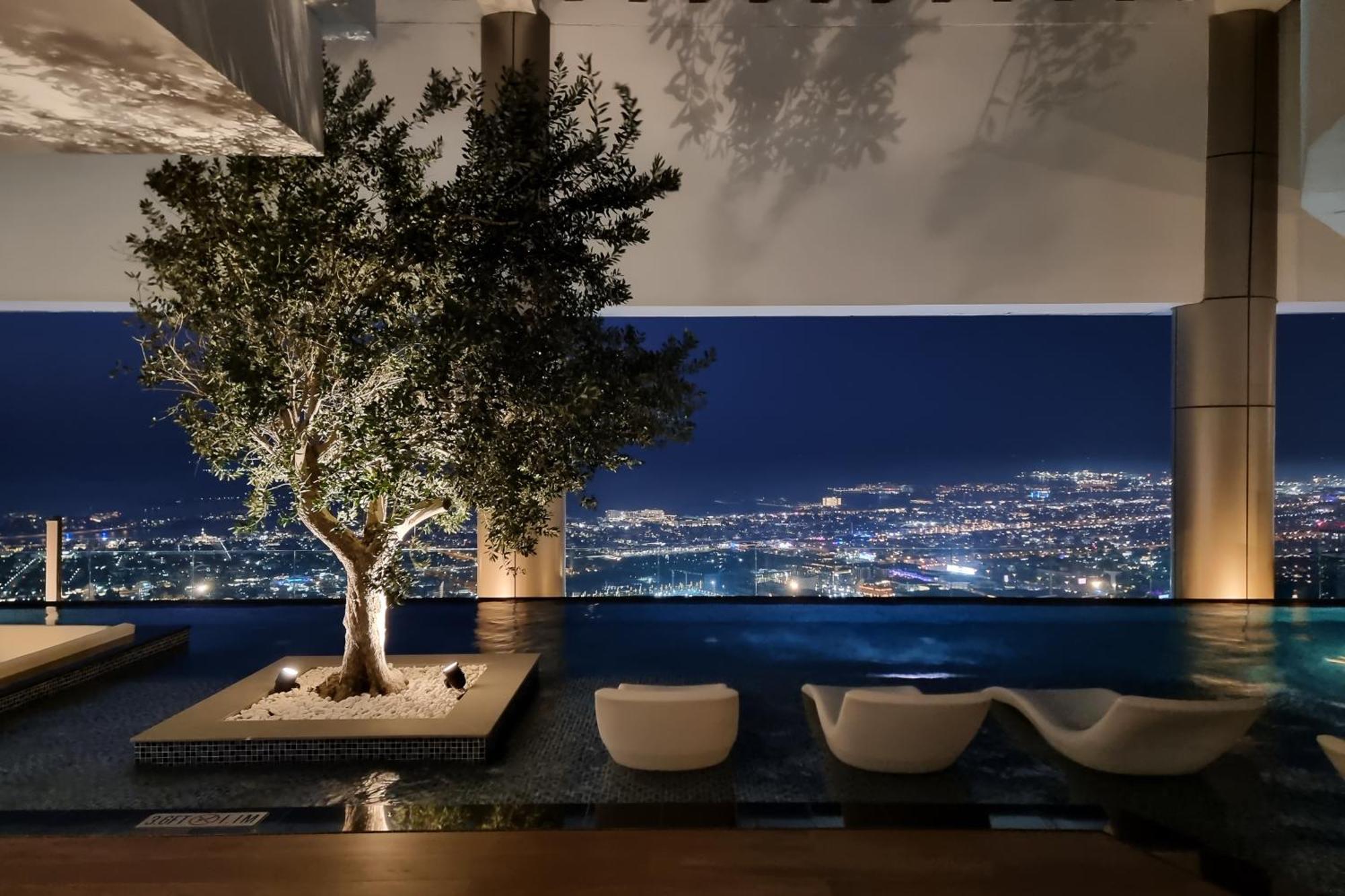 Super High Infinity Pool And Amazing Burj Khalifa View 3 Bedroom In Paramount Midtown Dubai