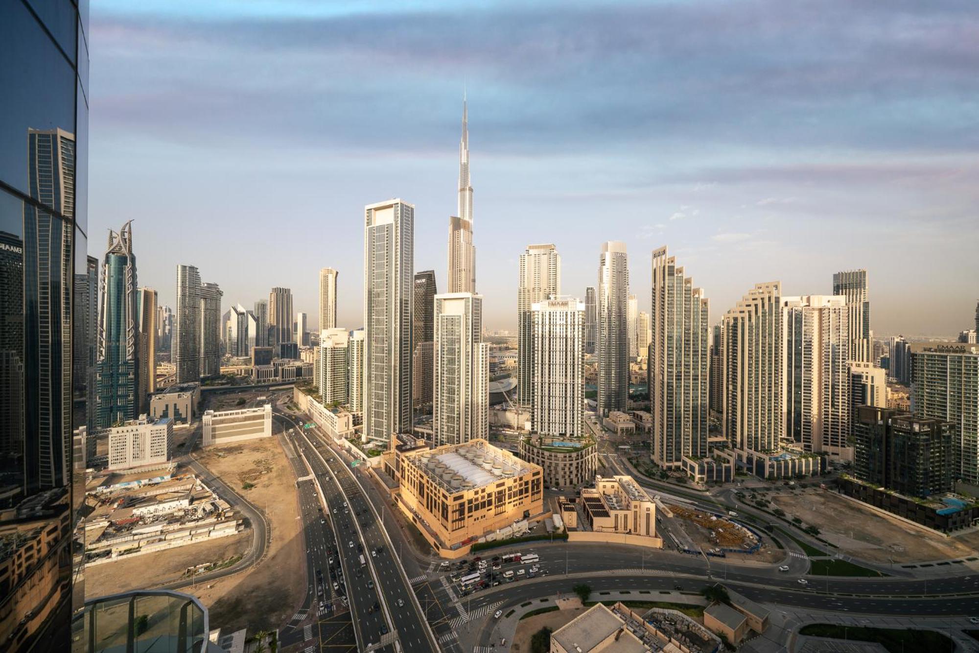 Super High Infinity Pool And Amazing Burj Khalifa View 3 Bedroom In Paramount Midtown