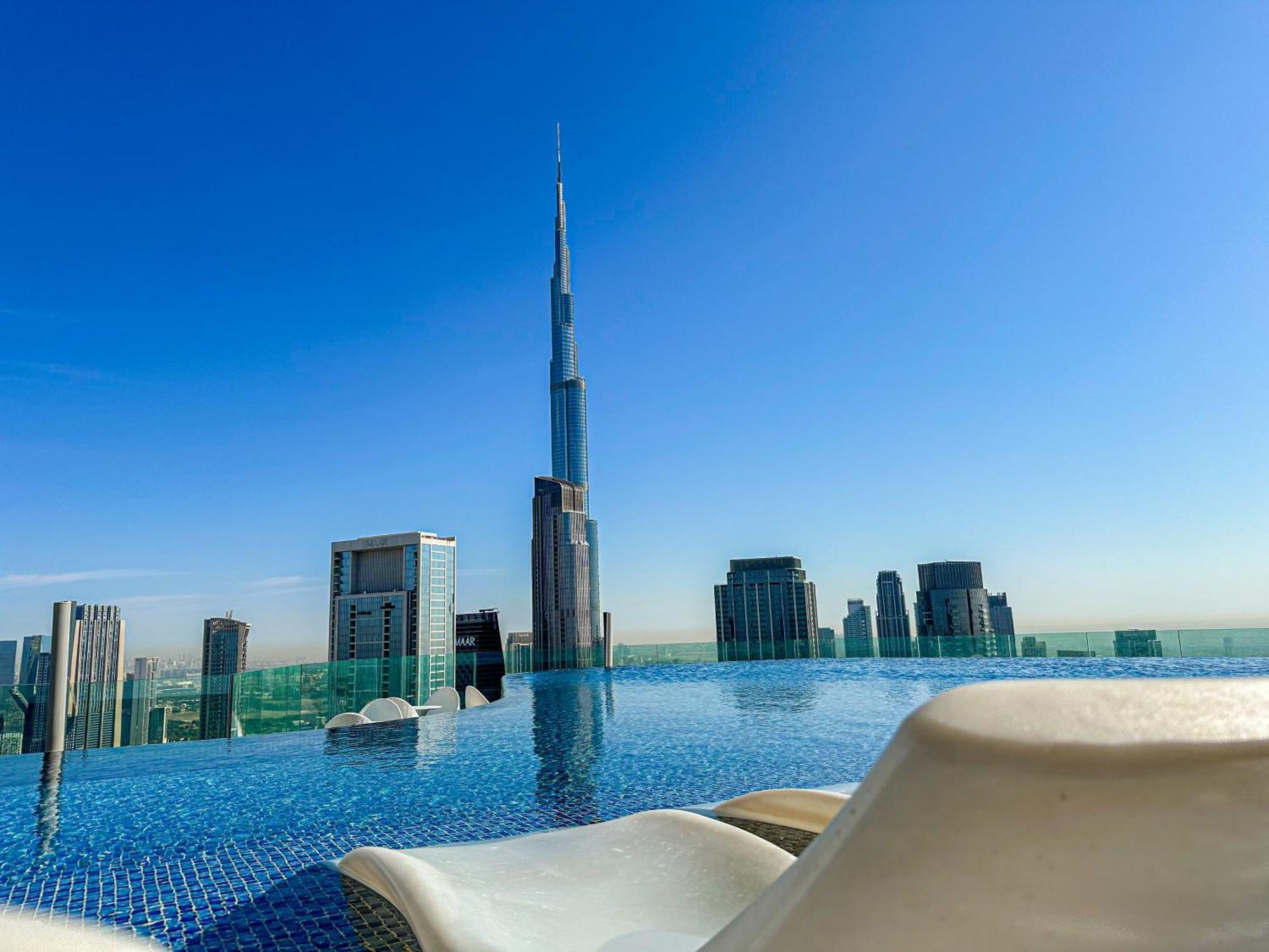 Super High Infinity Pool And Amazing Burj Khalifa View 3 Bedroom In Paramount Midtown Apartment *
