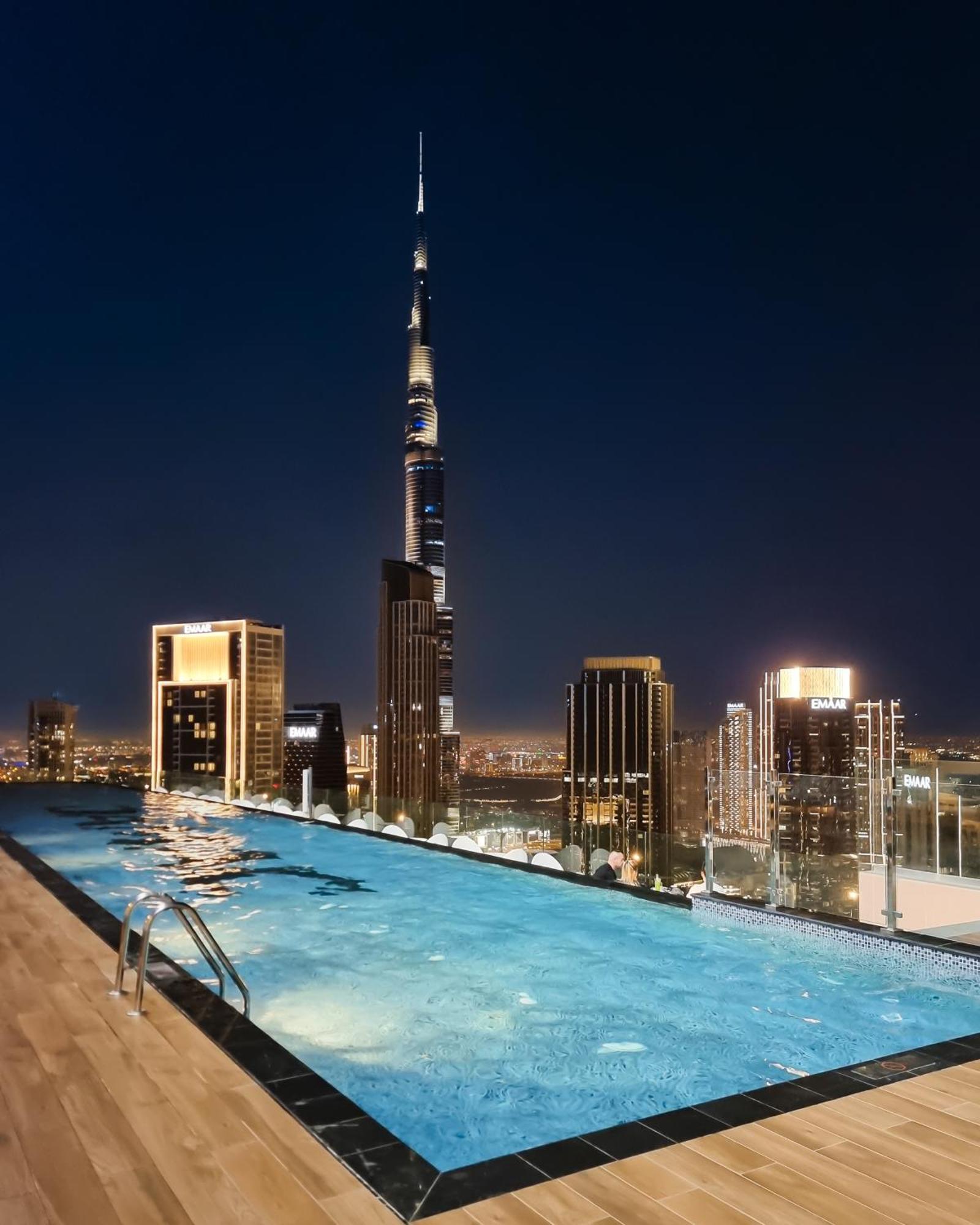 Super High Infinity Pool And Amazing Burj Khalifa View 3 Bedroom In Paramount Midtown Dubai