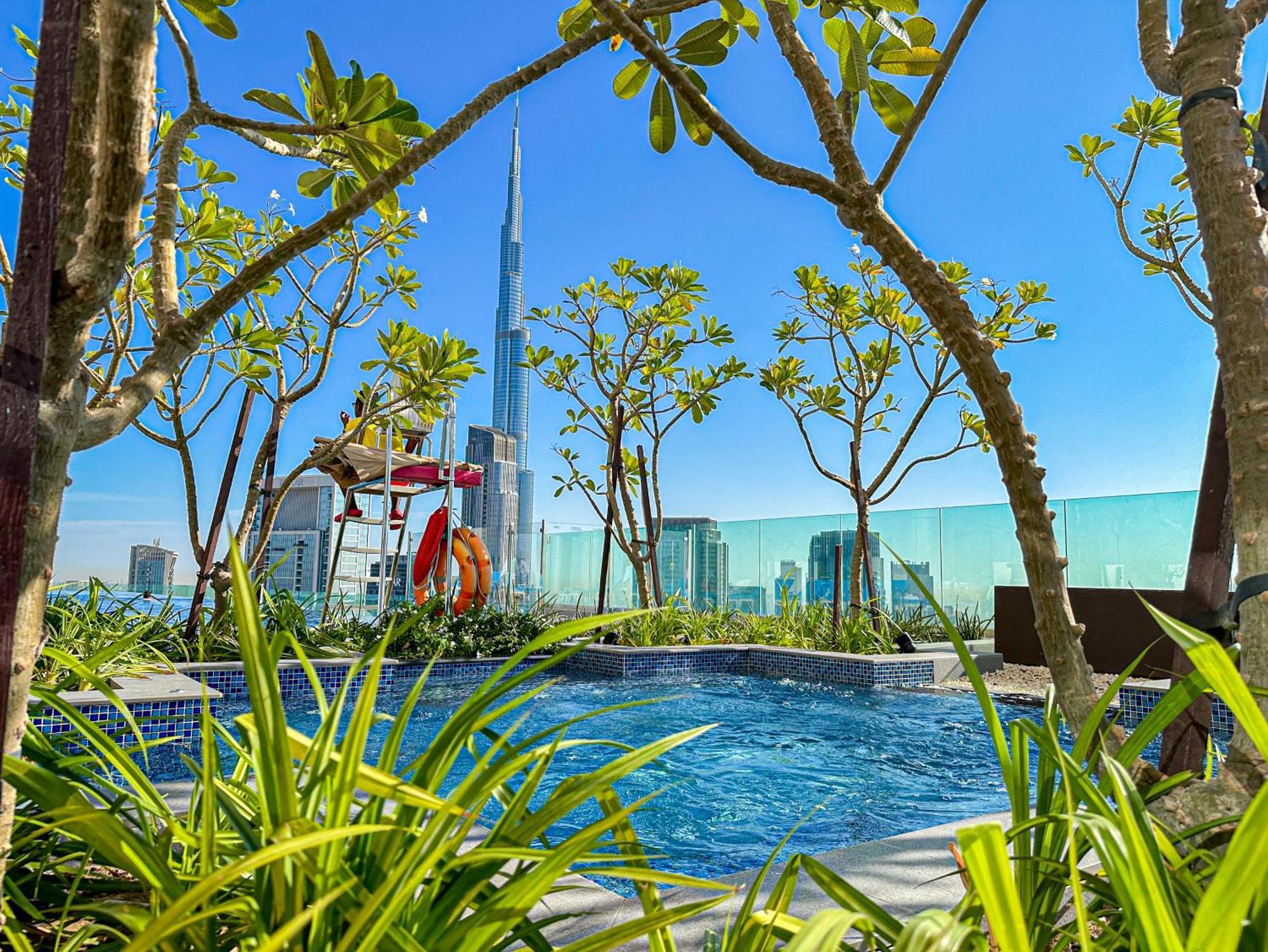 Super High Infinity Pool And Amazing Burj Khalifa View 3 Bedroom In Paramount Midtown Apartment Dubai