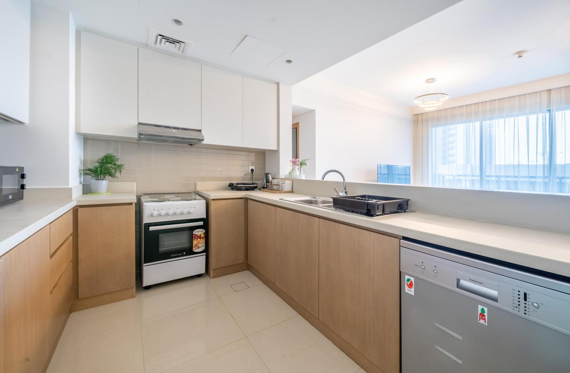 2br In Harbour Views