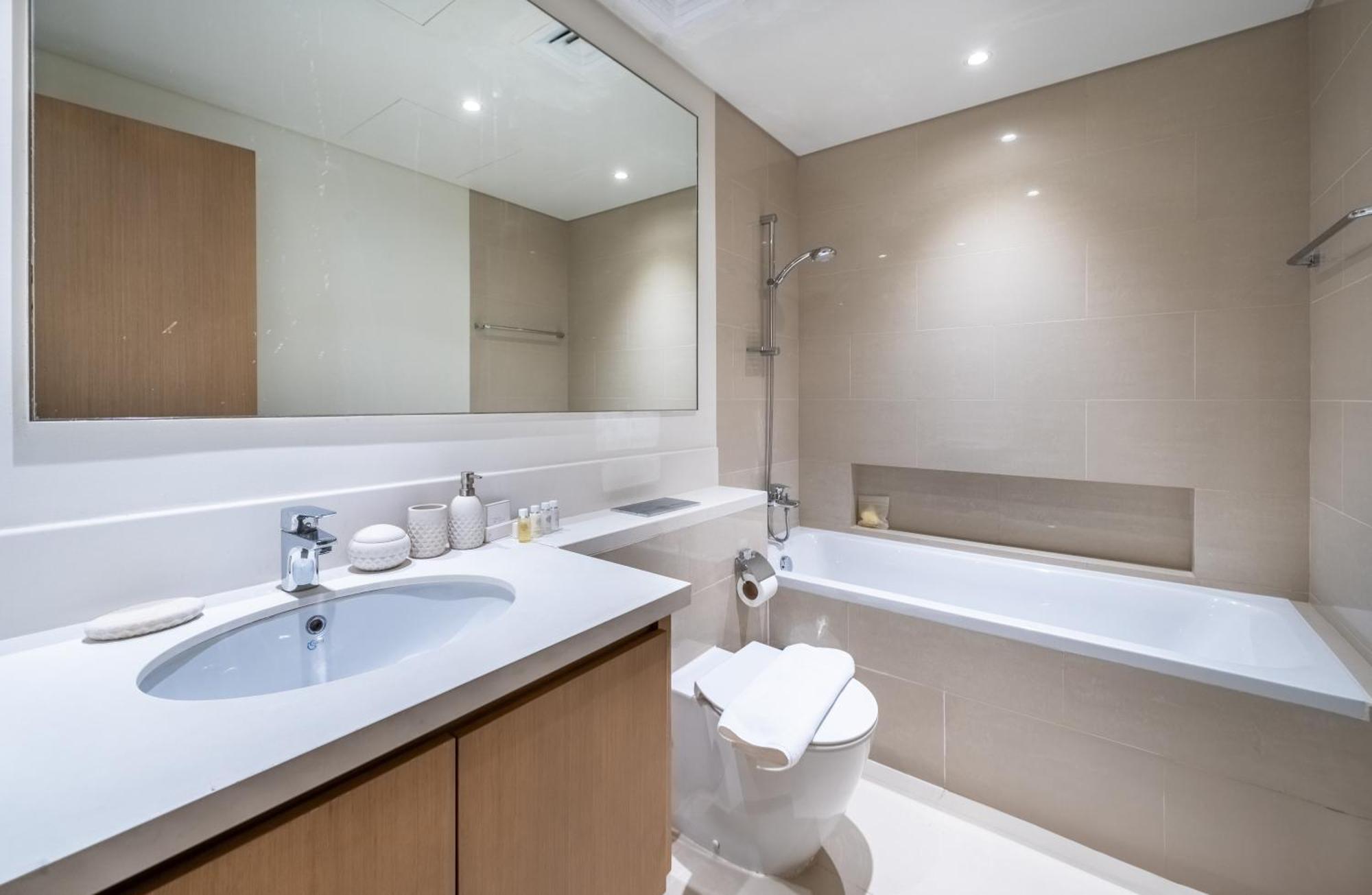 2br In Harbour Views *