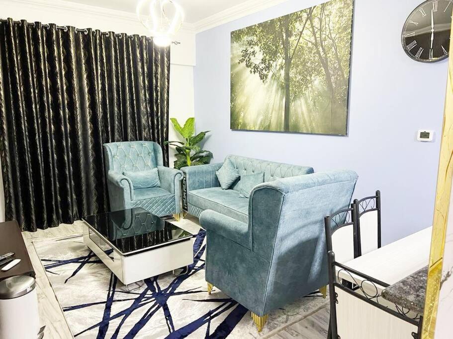Float Over Marina In Charming 2 Bedroom W Sea View