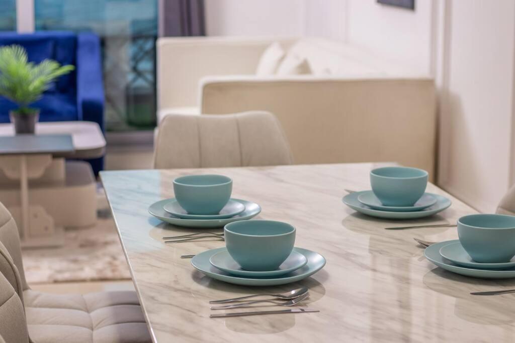 Luxe 3br In Marina Near Beach,metro,tram,24*7 Cafe * Dubai
