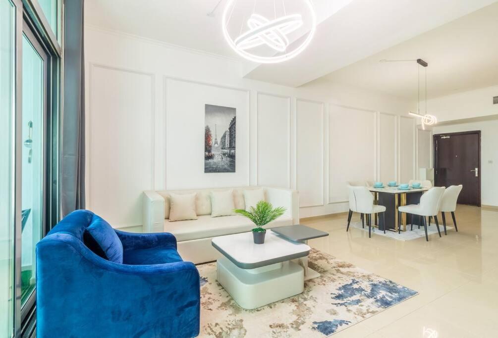 Luxe 3br In Marina Near Beach,metro,tram,24*7 Cafe Apartment