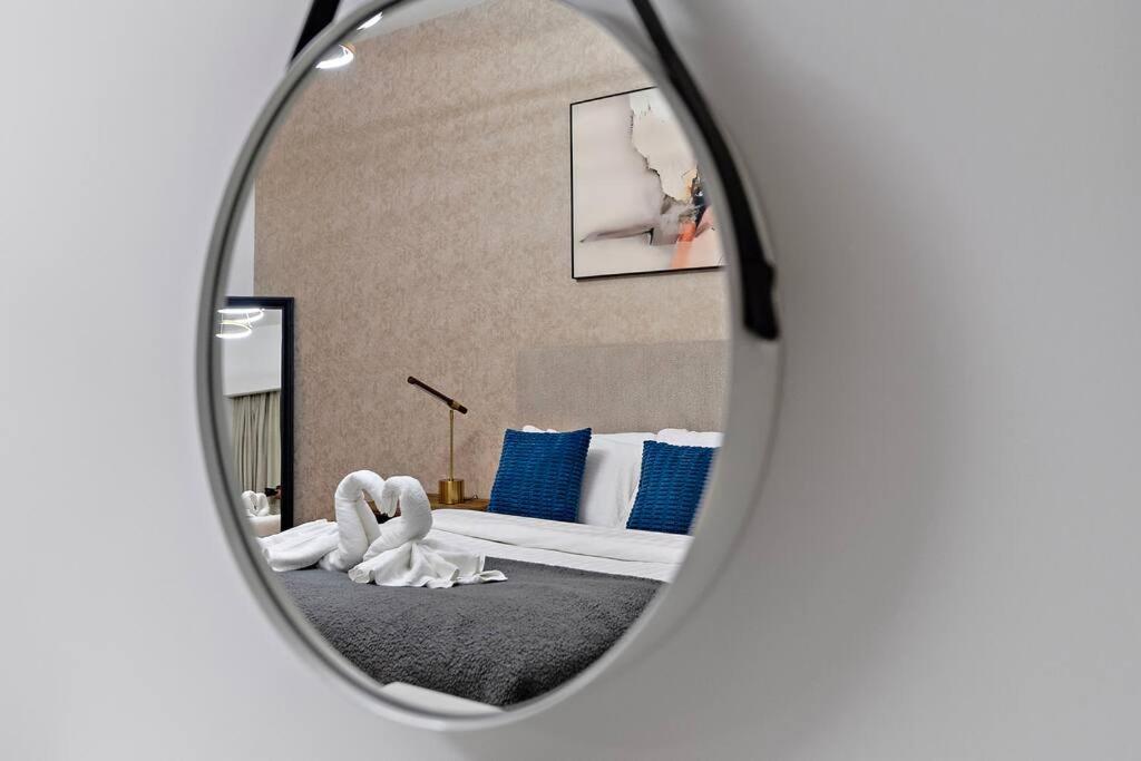 First Class 2br Newly Designed In Difc * Dubai