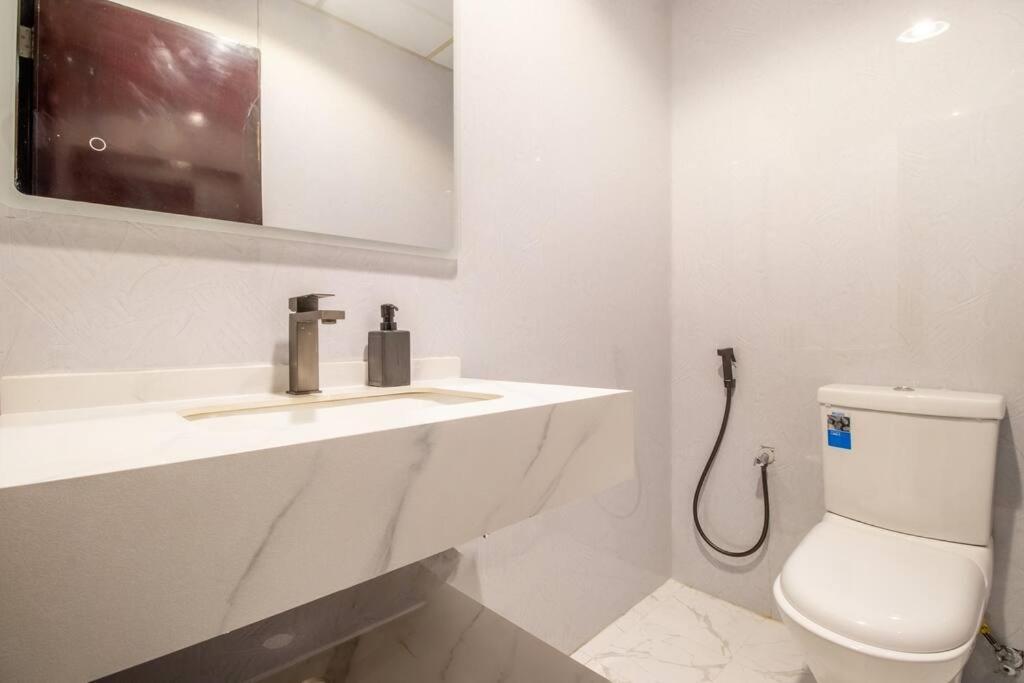 Luxe 3br In Marina Near Beach,metro,tram,24*7 Cafe *