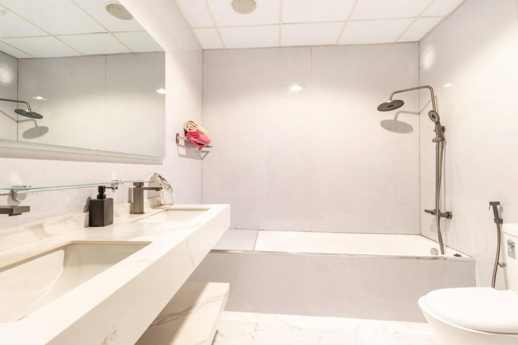 Luxe 3br In Marina Near Beach,metro,tram,24*7 Cafe Apartment *