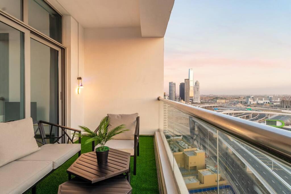 Luxe 3br In Marina Near Beach,metro,tram,24*7 Cafe *