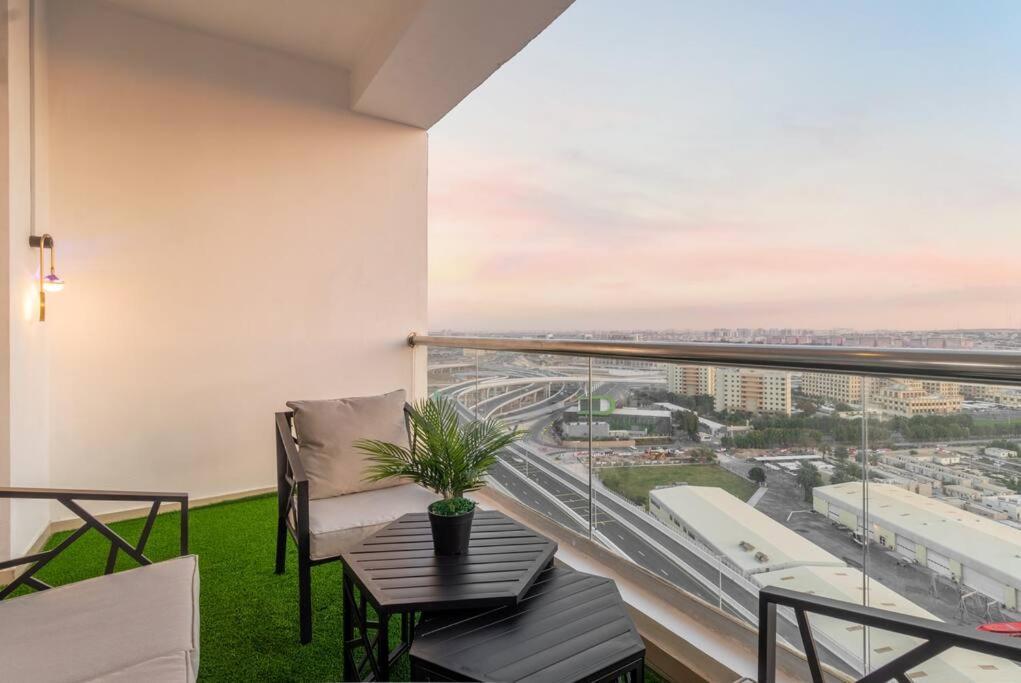 Luxe 3br In Marina Near Beach,metro,tram,24*7 Cafe Apartment