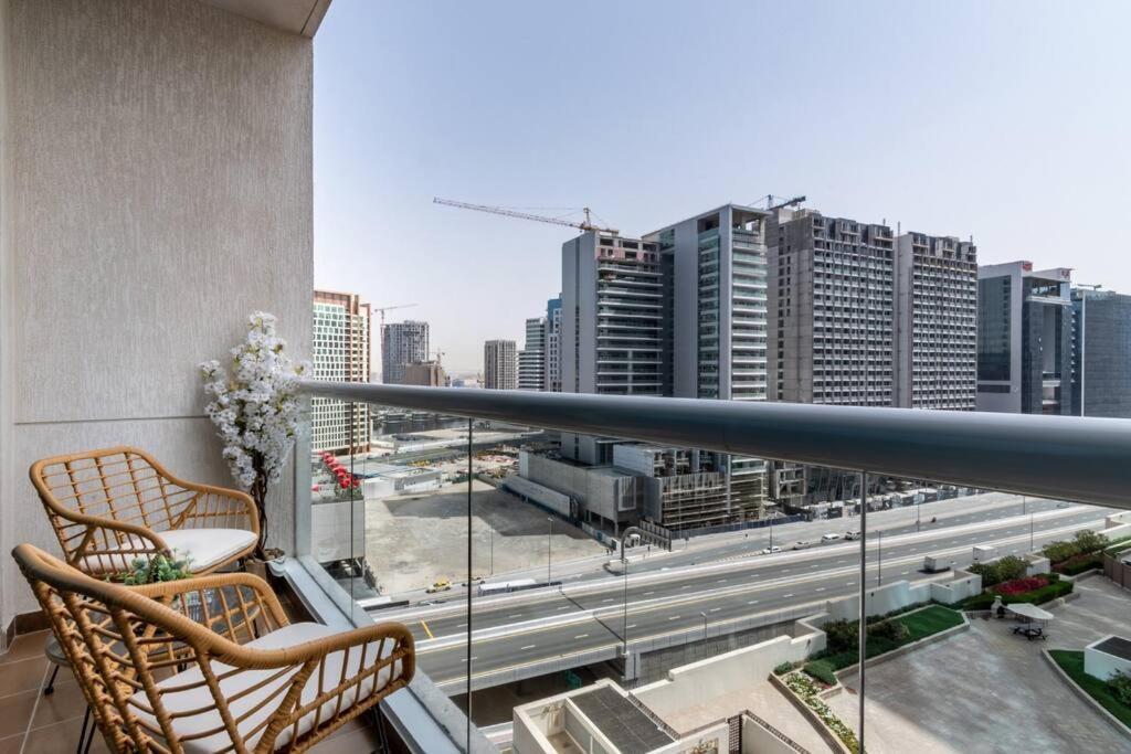 Downtown Pool, Gym & Free Parking * Dubai