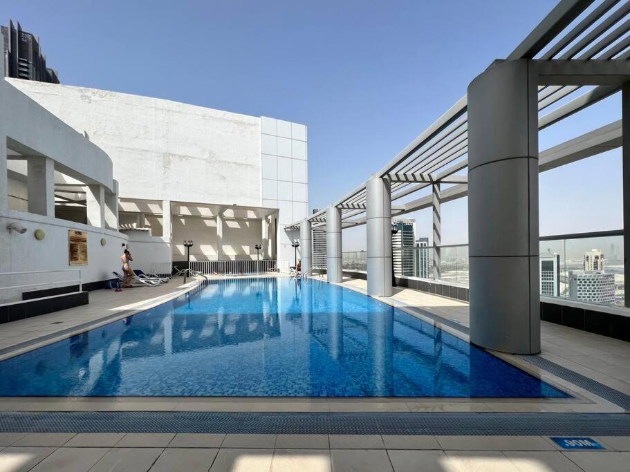 Downtown Pool, Gym & Free Parking *