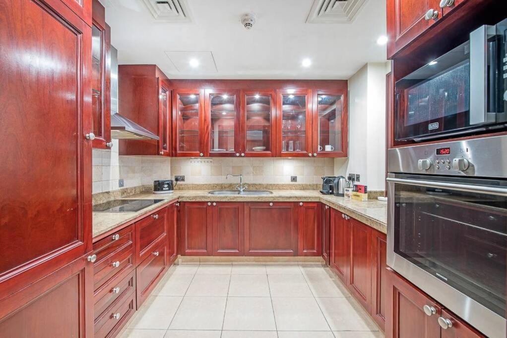 Apartment First Class Walk To Mall From Chic 2br With Balcony Views Dubai