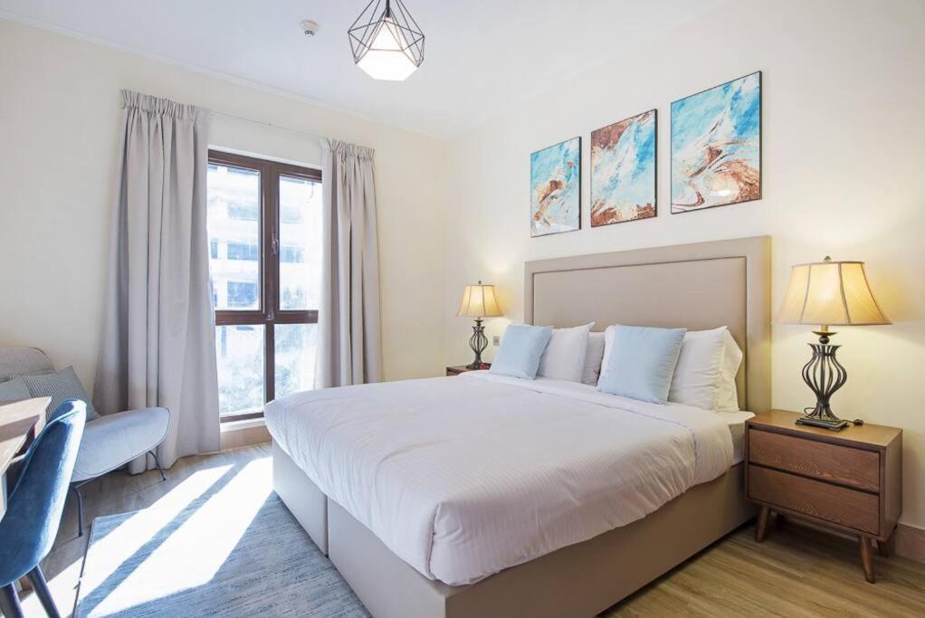 First Class Walk To Mall From Chic 2br With Balcony Views Apartment