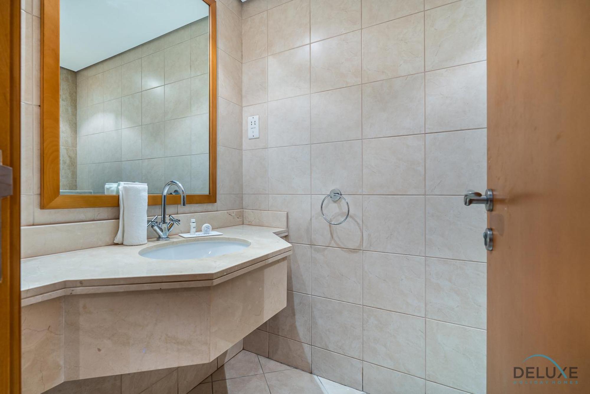Sophisticated 3br W/ Assistant's At Al Fattan Marine Towers 2 Jbr By Deluxe Homes Dubai