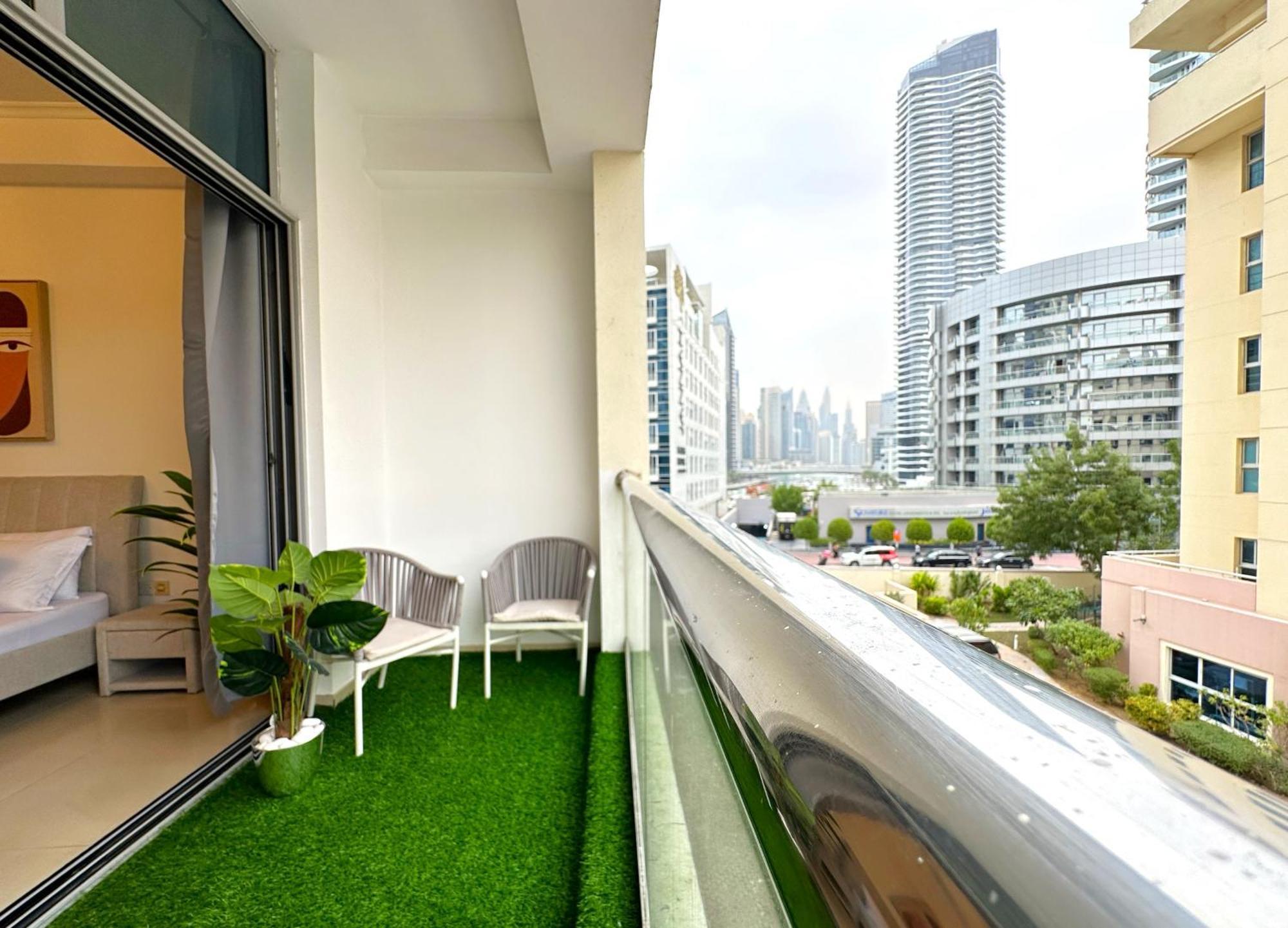 Wow W/ Balcony And Canal View In Marina * Dubai