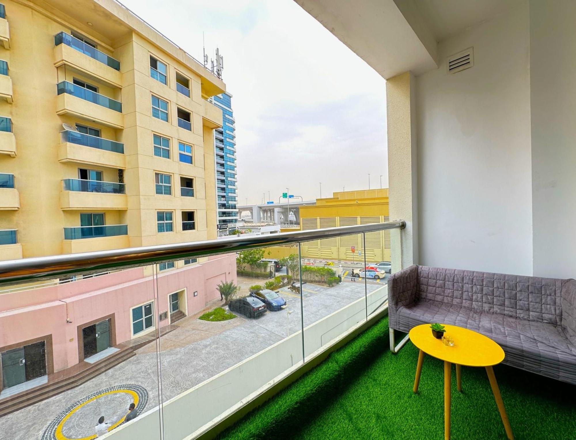 Wow W/ Balcony And Canal View In Marina Dubai