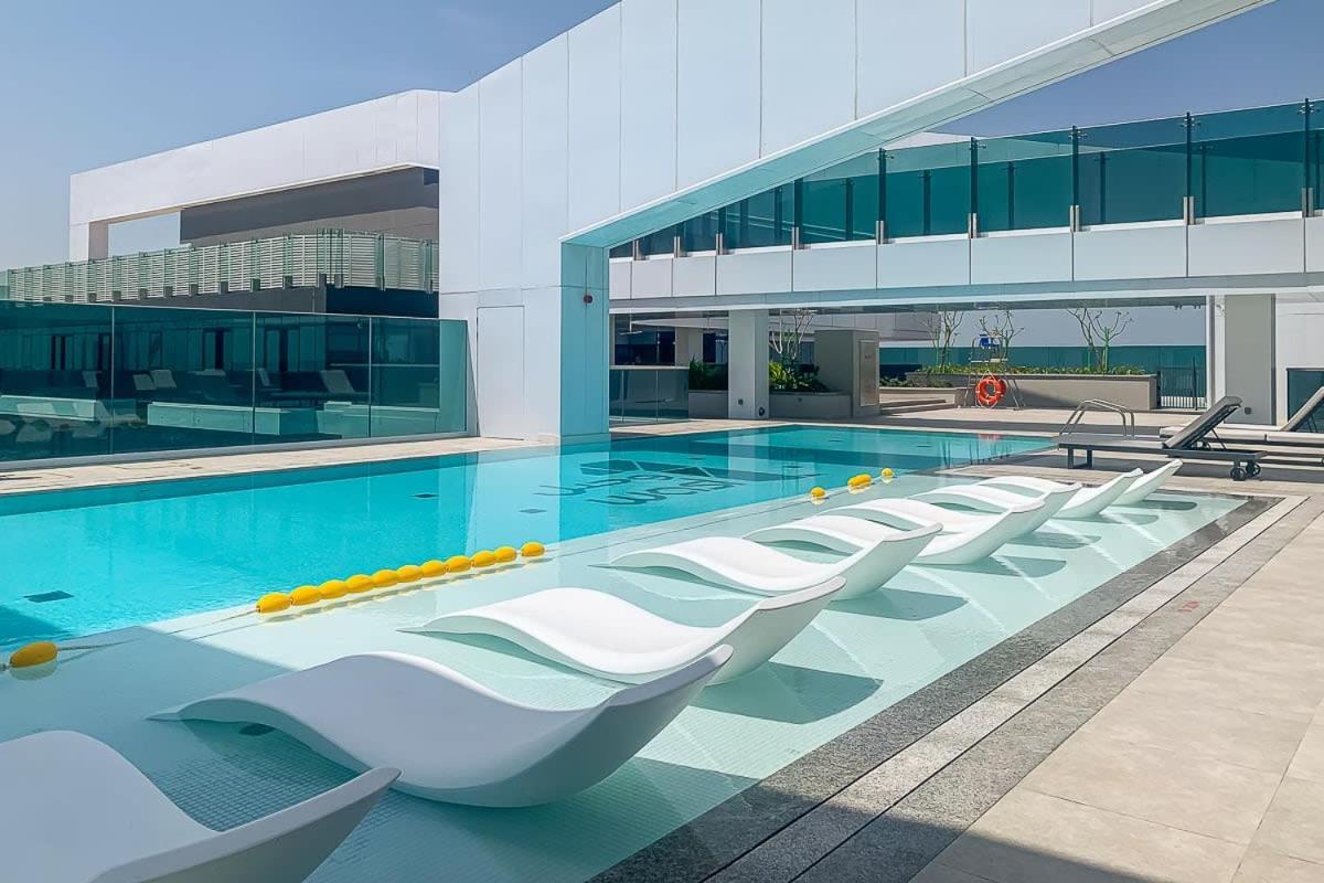 Frank Porter - 1 Residences 2 *
