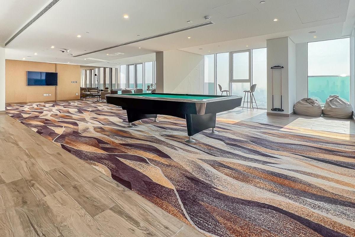 Frank Porter - 1 Residences 2 Apartment