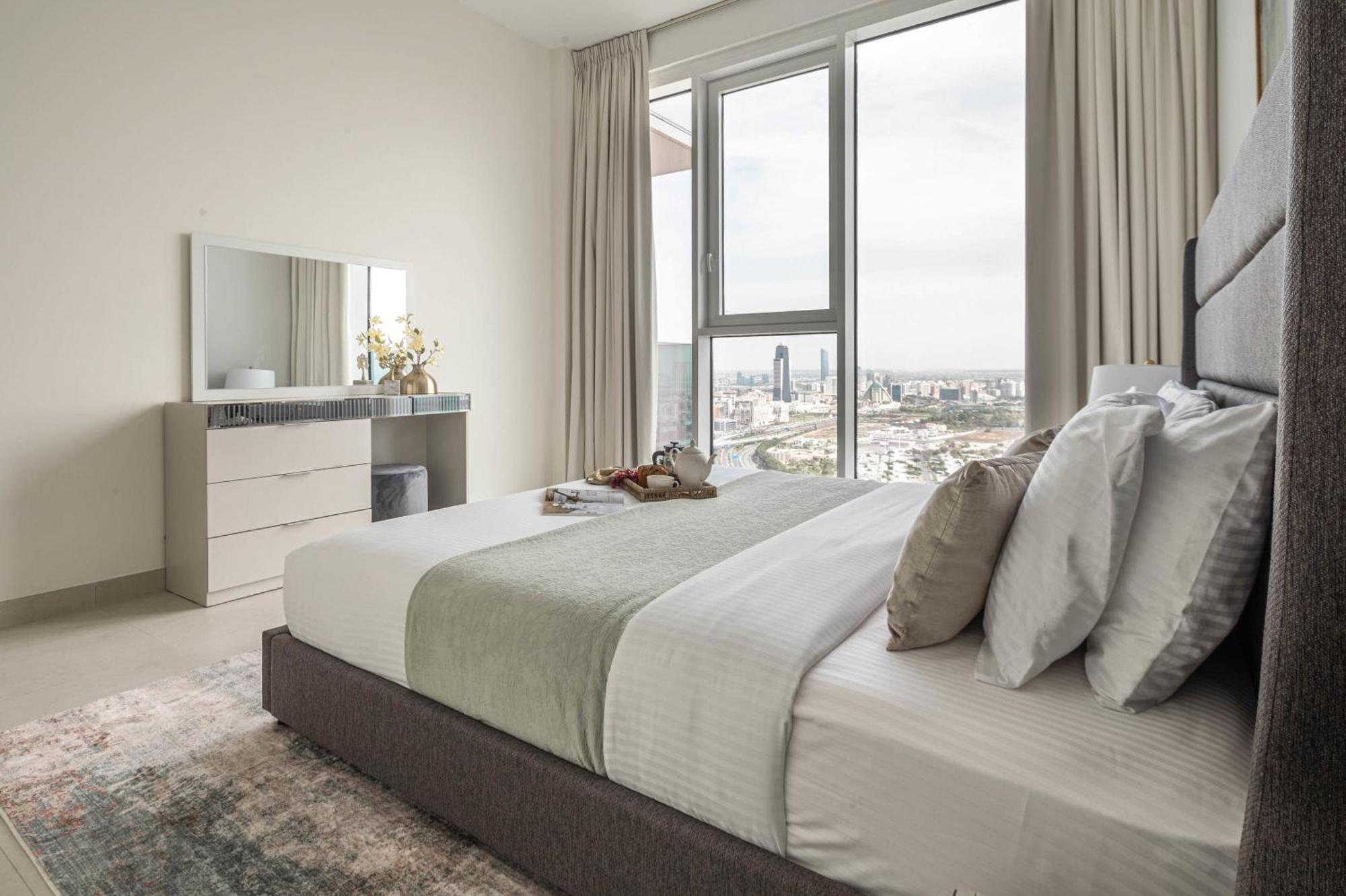 Frank Porter - 1 Residences 2 Apartment
