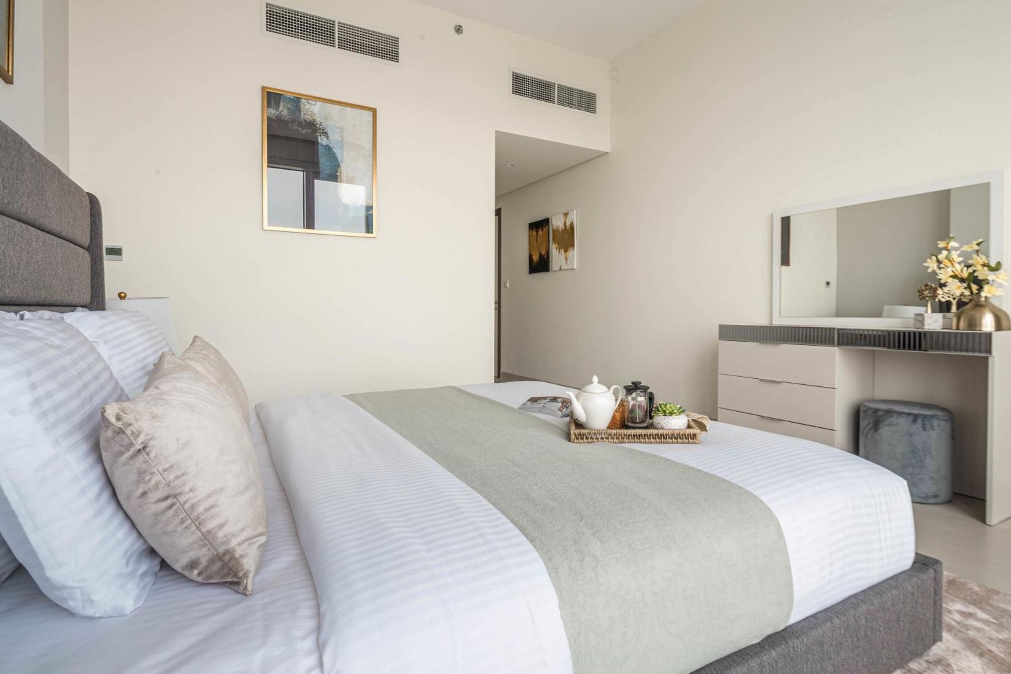 Frank Porter - 1 Residences 2 *