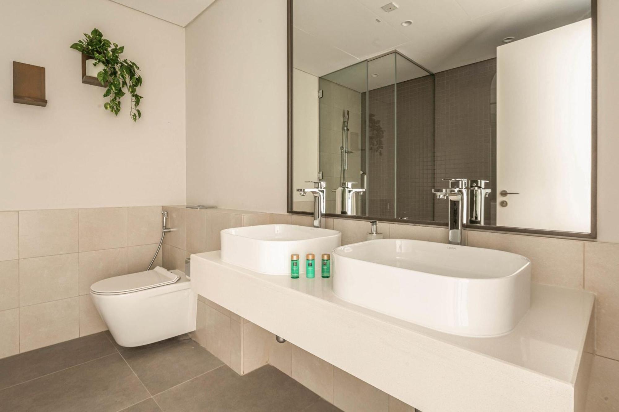 Frank Porter - 1 Residences 2 Apartment *