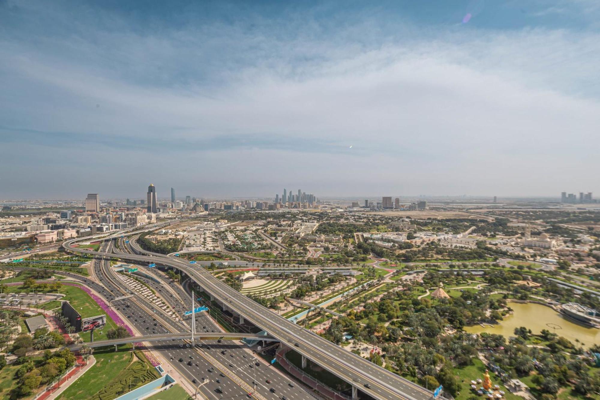 Frank Porter - 1 Residences 2 * Dubai