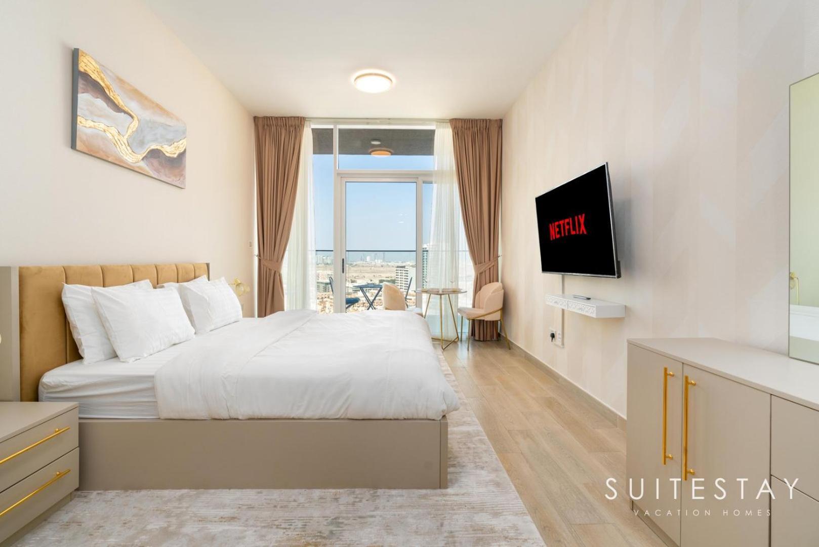 Prestigious With High Quality Interiors Apartment *