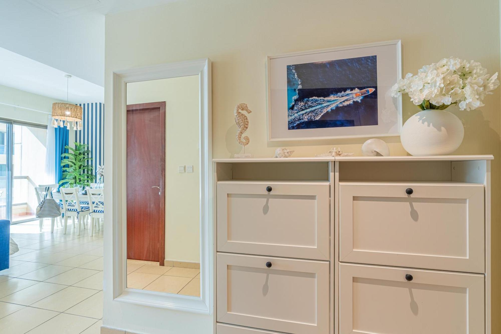 Apartment 7 Beds / Jbr / Sea, Jbr And Ain Views / 3 Min Walk From Jbr / Large Groups And Families / Ideal Vacation Location
