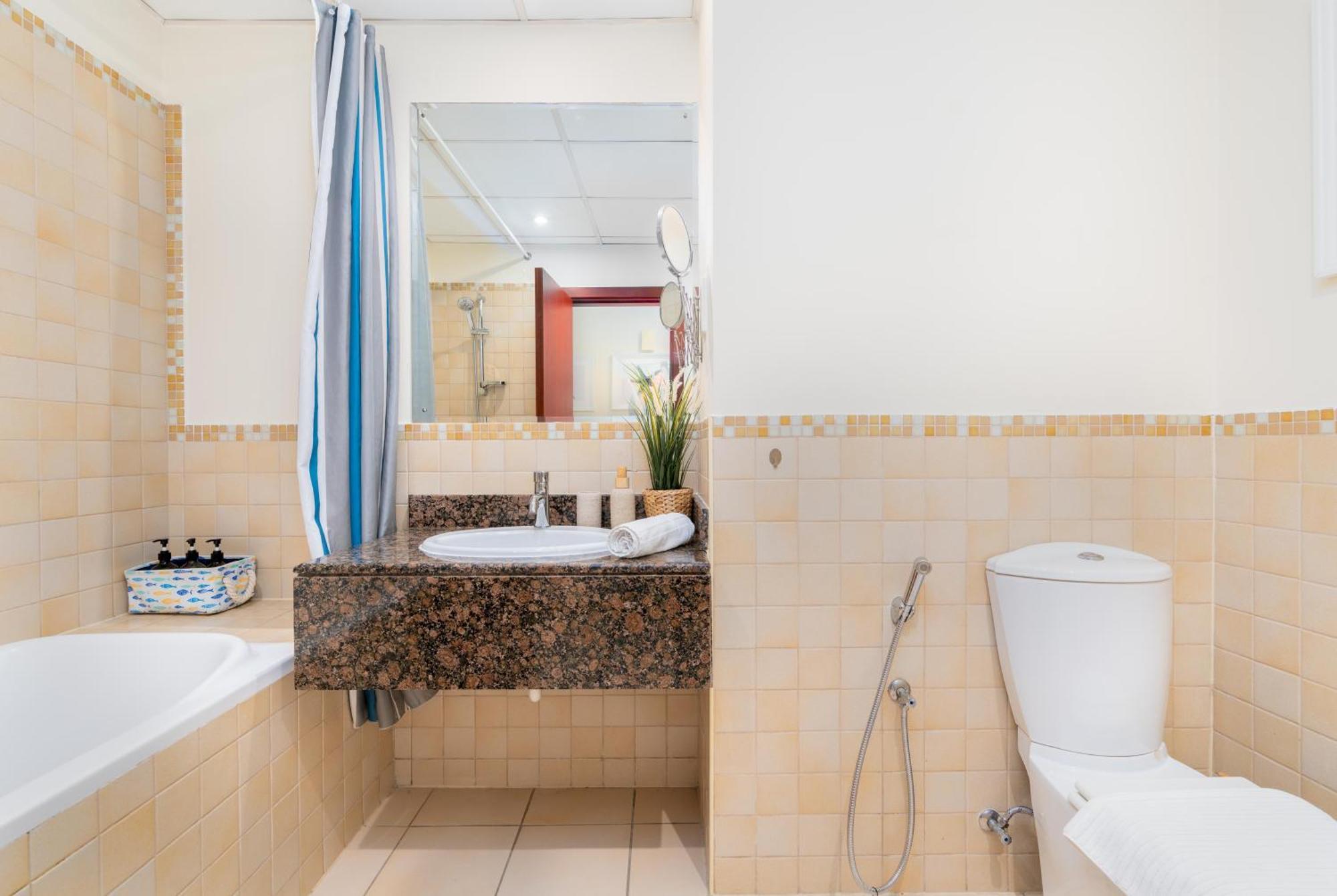 7 Beds / Jbr / Sea, Jbr And Ain Views / 3 Min Walk From Jbr / Large Groups And Families / Ideal Vacation Location Dubai