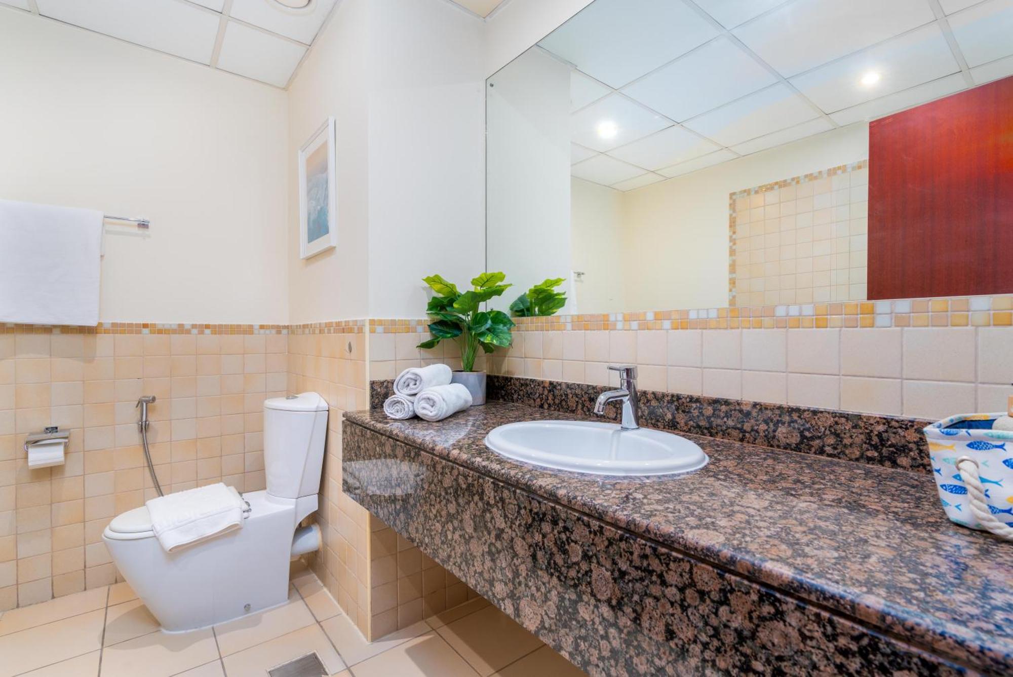 7 Beds / Jbr / Sea, Jbr And Ain Views / 3 Min Walk From Jbr / Large Groups And Families / Ideal Vacation Location Apartment