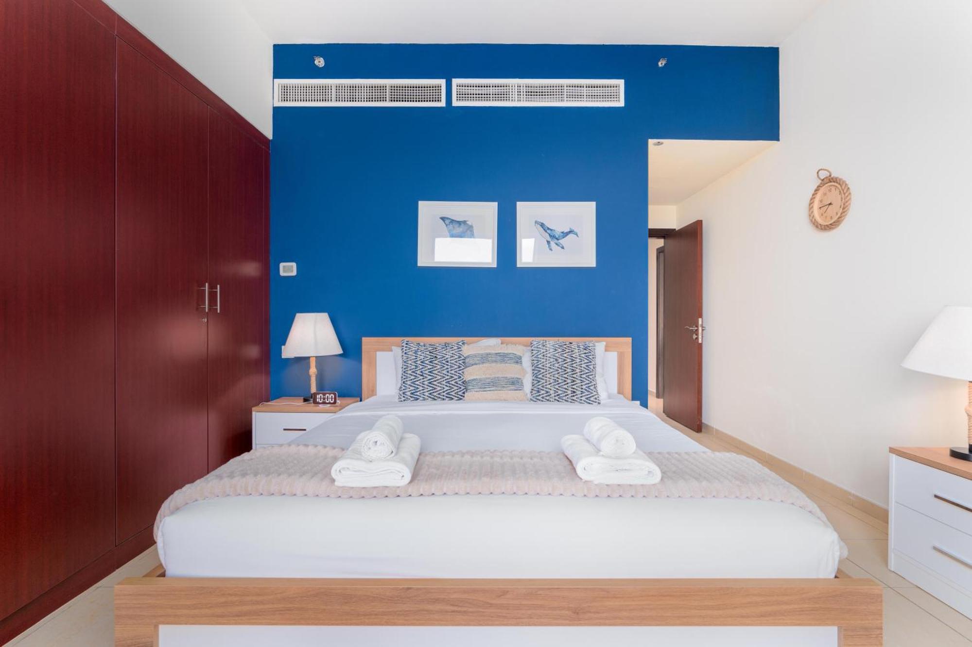 7 Beds / Jbr / Sea, Jbr And Ain Views / 3 Min Walk From Jbr / Large Groups And Families / Ideal Vacation Location